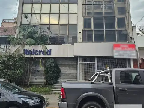 Edificio Comercial en venta - 9 Oficinas 6 Baños - Cocheras - 1000Mts2 - Quilmes