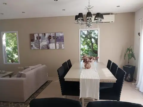 Casa 4 ambientes con 3 baños