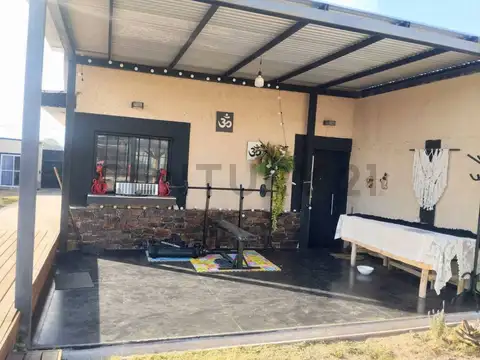 Casa 3 ambientes con 2 baños