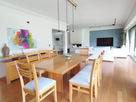 Casa en Venta con 4 cocheras