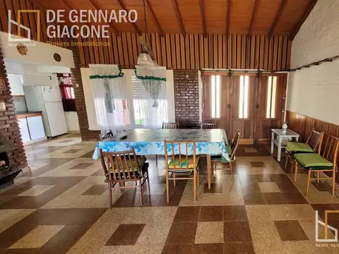 Casa 5 ambientes con 2 baños