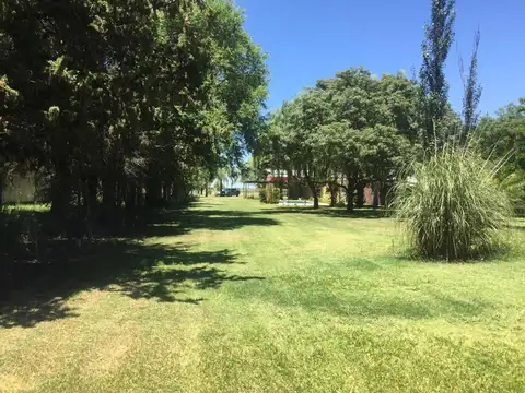 Excelente Casa Quinta sobre Ruta 19