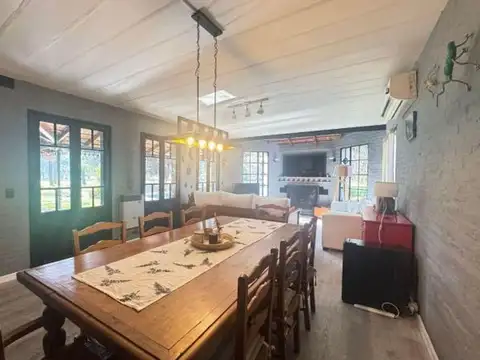 Casa en Venta con 2 cocheras