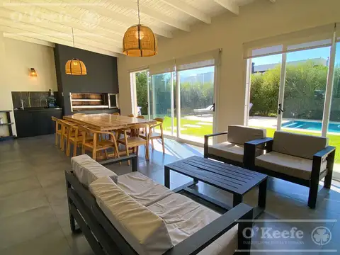 Casa en Venta con 6 cocheras
