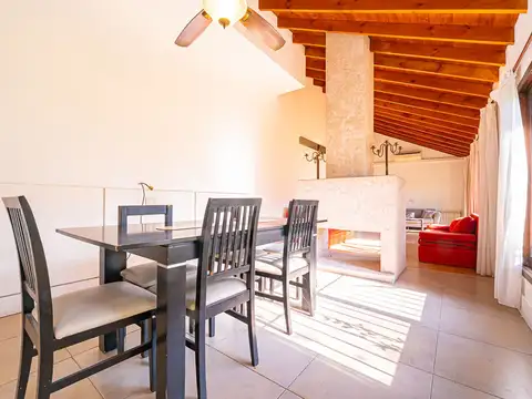 Casa 5 ambientes con 3 baños
