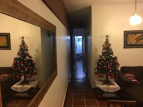 4 amb. 68 m2. Bño y Toilete. Excelente ubicacion  A mts Av. La plata y Directorio.