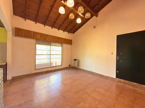 Depto Tipo Casa en Alquiler de 3 ambientes