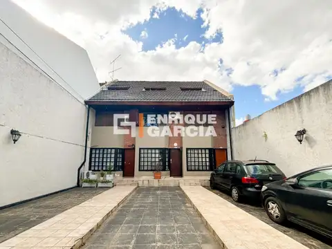 VENTA TRIPLEX 5 AMBIENTES PARQUE PARRILLA COCHERA 2 AUTOS