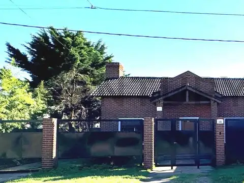 CASA en VENTA - 4 ambientes- GORINA - La Plata