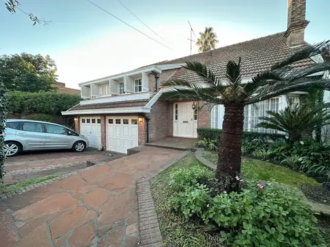 VENTA CASA 7 AMBIENTES 4 COCHERAS EN QUILMES