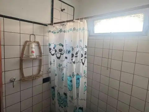 Casa en venta - 2 Dormitorios 2 Baños -  Local - 300Mts2 - Los Hornos, La Plata