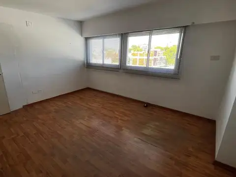 Oficina en Alquiler en Campana, $ 500.000