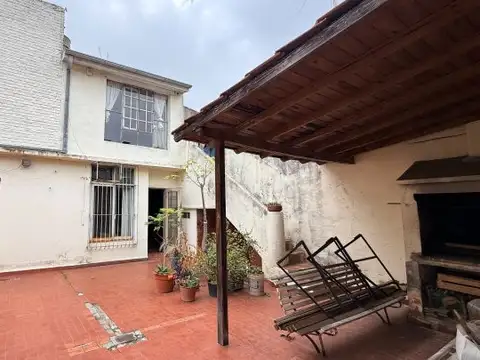 Venta de casa multifamiliar en  San Isidro con patio y terraza