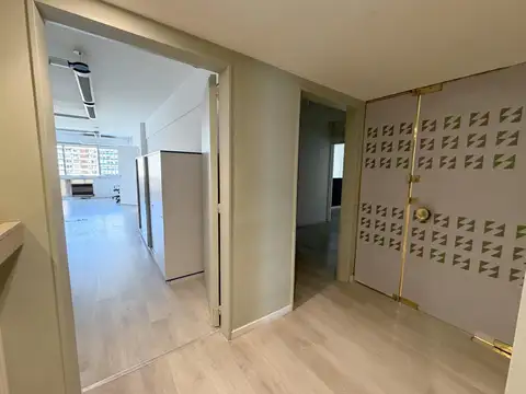 Oficina 8 ambientes con 3 baños