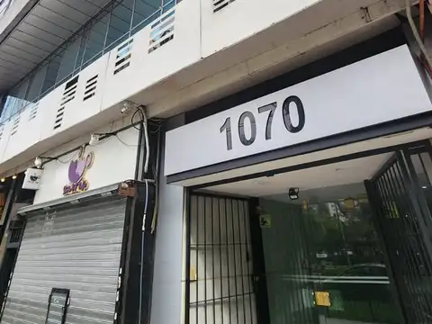 Oficina 8 ambientes con 3 baños