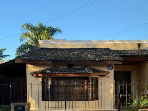 Excelente casa a la Venta en el centro de Pilar.
