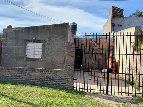 VENTA CASA 2D + AMPLIO TERRENO 288m² – LICEO NORTE