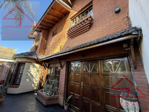 VENTA Tipo Casa 4 Amb. c/fondo - quincho - piscina - Villa Luzuriaga