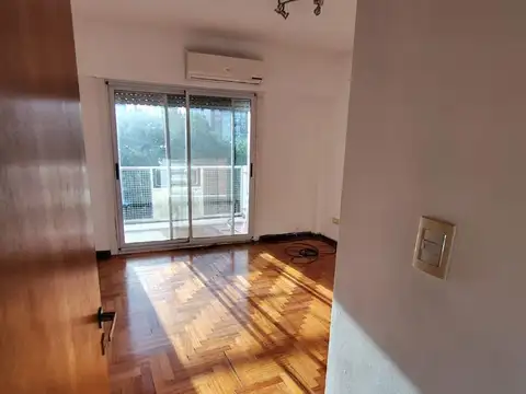 2 AMBIENTES FRENTE BALCON!