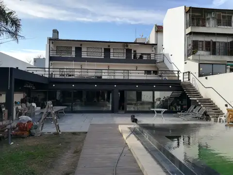 Casa 11 ambientes con 8 baños