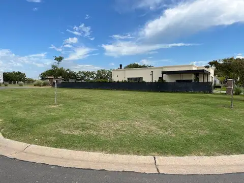 Hermoso lote en venta en Barrio Privado Pilar del Este!