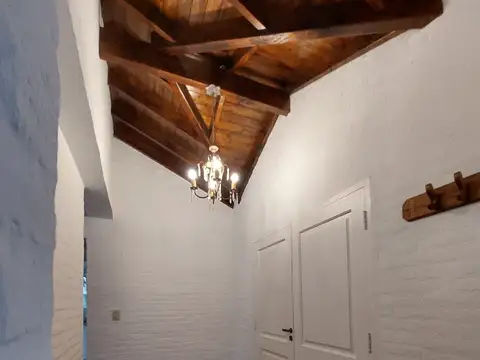 Casa 5 ambientes con 2 baños