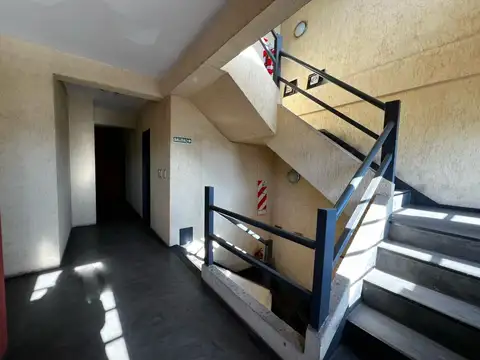 Oficina 9 ambientes con 6 baños