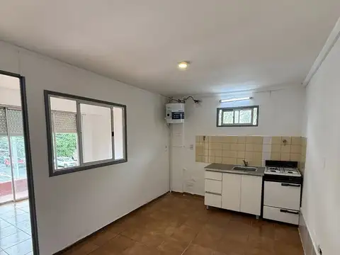 Centenario Uruguayo 200, Piso 1