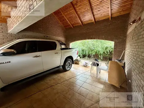 Casa en Alquiler con 2 cocheras