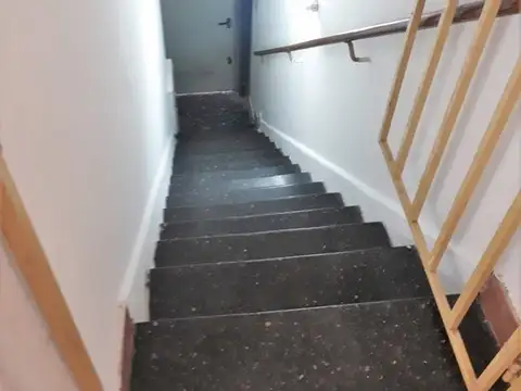 ¡Oportunidad de inversión! Casa en planta alta con renta