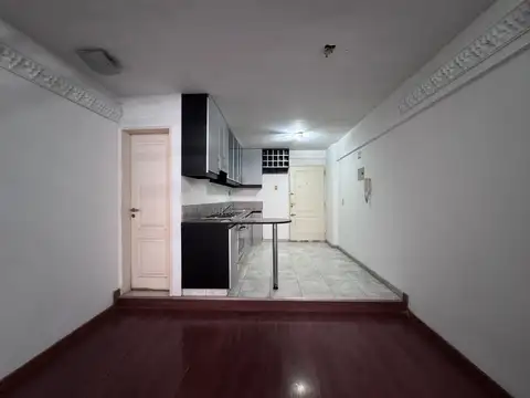 2 AMBIENTES EN DUPLEX CON DOS BAÑOS Y BALCON.