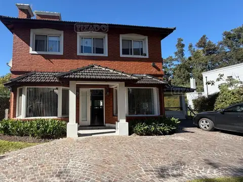 Casa Chalet  en Alquiler en Campos de Alvarez, Francisco Álvarez, Moreno