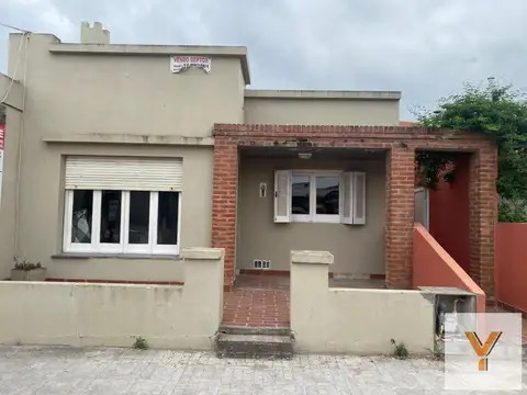 Casa en venta - 2 Dormitorios 1 Baño - 480Mts2 - Claromecó