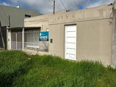 CASA EN VENTA - LA PLATA