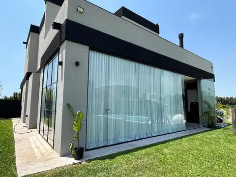 Casa en Alquiler con Muebles 4 Dorm y Escritorio/play en Carpinchos Nordelta