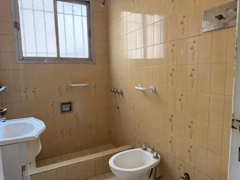 DEPARTAMENTO 3 AMBIENTES CON PATIO  EN OLIVOS