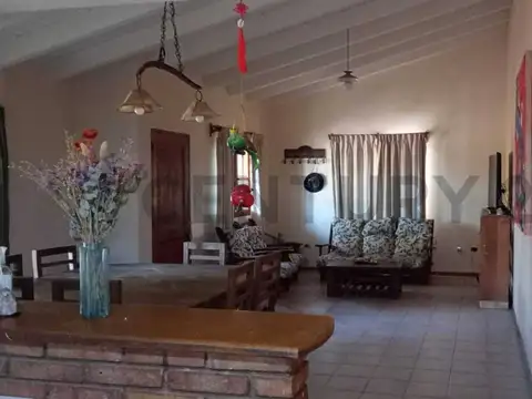 Casa en Venta con 4 cocheras