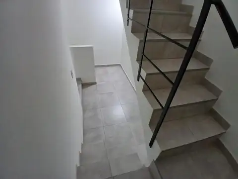 Tipo casa, 3 ambientes al frente, c/quincho y terraza propia