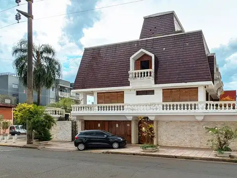 CASA ESTILO FRANCES EN VENTA - BARRIO DE VILLA SARITA