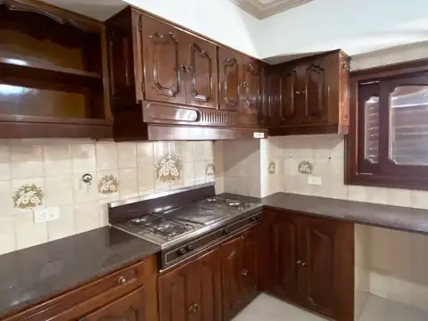 Casa 6 ambientes con 4 baños