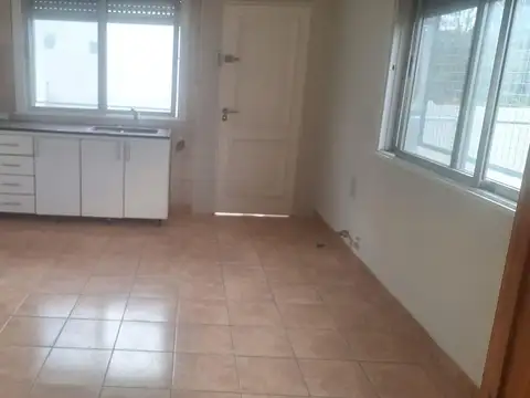 Alquiler de 2 ambientes con terraza propia en San Isidro, sin expensas
