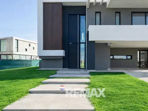 Casa 4 ambientes con 3 baños