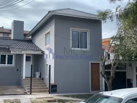 CASA CON DUPLEX -   TOMA PERMUTA MENOR VALOR EN CABA U ALREDEDORES  