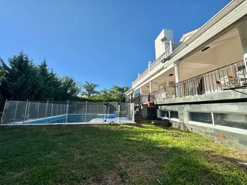 Casa en Venta con 3 cocheras