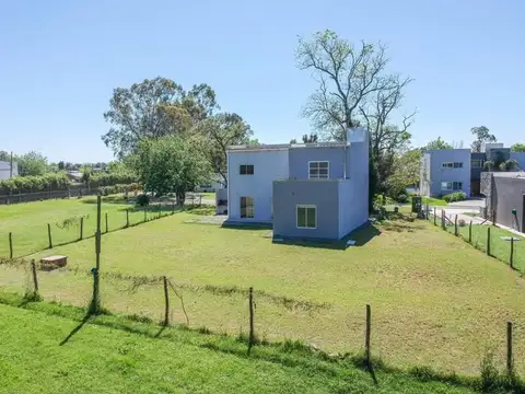 Alquiler de CASA TRES dormitorios, La Cándida, La Plata