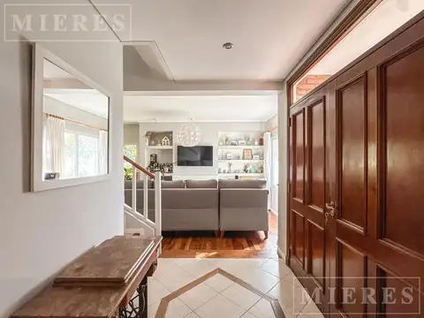 Casa 6 ambientes con 2 baños