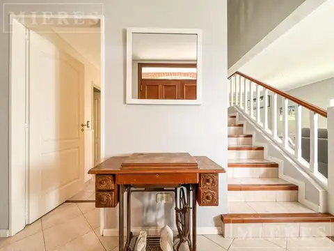 Casa en Venta con 5 cocheras