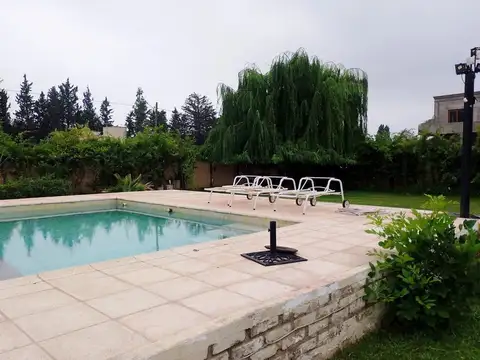 Casa en Venta con 2 cocheras