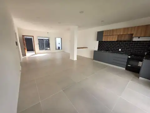 Casa 3 ambientes con 1 baño