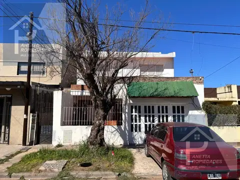 Imponente casa de dos plantas con 4 dormitorios